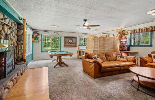 Creekside Cabin with Hot Tub-Fireplace-Pool Table - Foto 4