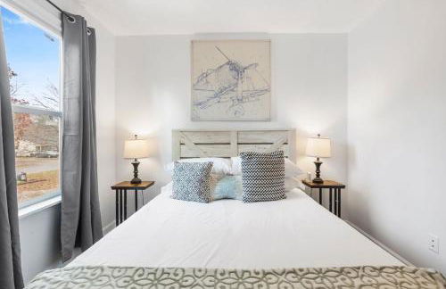 Stylish 2BR Urban Stay Near CAE Pet Friendly - Photo 4