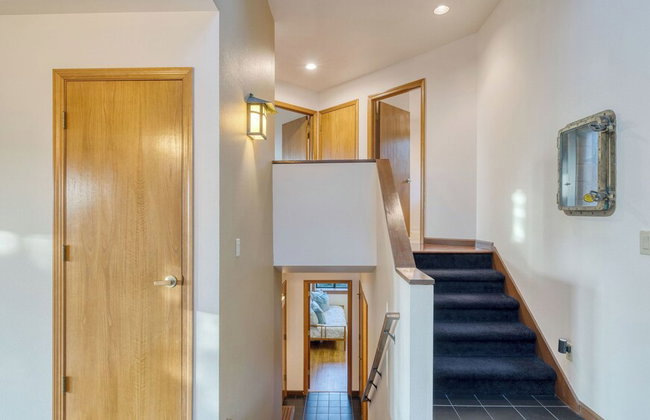 Half Block to Beach w/ Oceanview, Patio + Balcony The Shore Pine by Avantstay - Foto 100