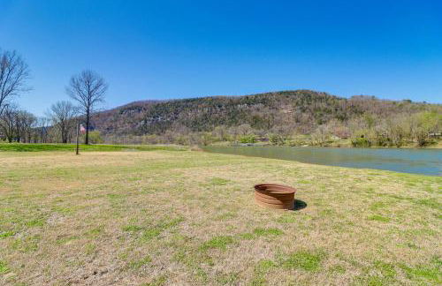 Riverfront Mountain View Cabin with Deck and Grill! - Foto 34