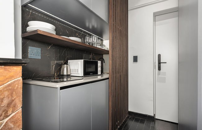 One Calais Luxury Apartments - Photo 40