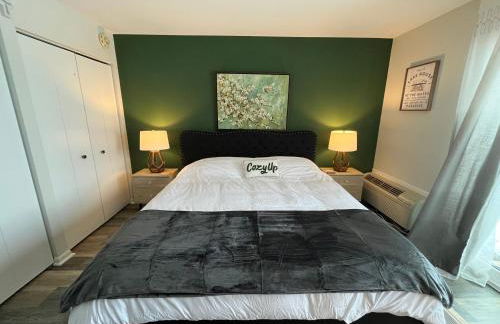 Newly Updated Modern, Spacious, and Cozy Condo- Right on the Lake! - Foto 36