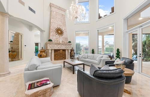 Near the Beach • Pool & Jacuzzi • Waterfront Villa - Foto 7