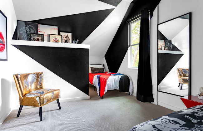 Insta-worthy Two House Corner Compound - Foto 36