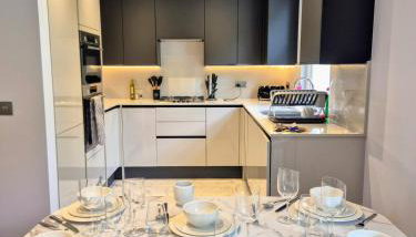 Stylish Three Bedroom Ensuite Duplex Apartment in West Hampstead - Foto 2, stove, dishwasher