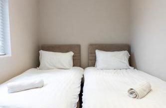 The Slipway Cabins with Hottub - Foto 57