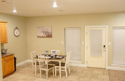 Cozy 3BR 2BA Retreat, Fast Wi-Fi, Free Parking -A- - Foto 10