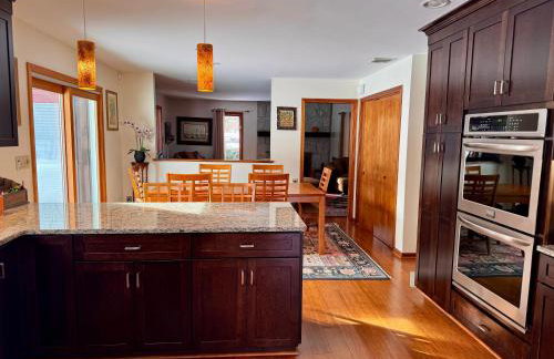 Spacious 4BR Near Beaches WFH Office & Pool - Foto 8