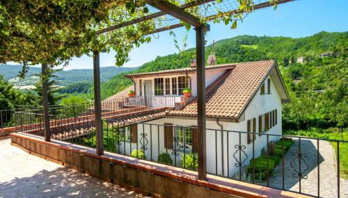 Villa Glicine Casa Vacanze con Piscina e Camino ad Apecchio, Marche - Foto 2