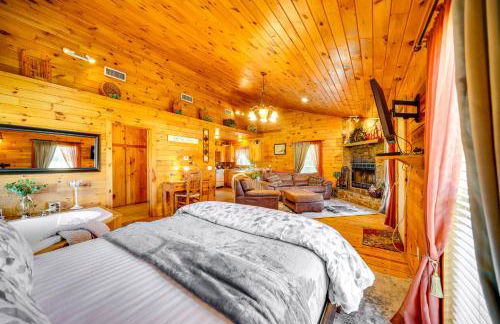 Scenic Oklahoma Studio Cabin on 80 Acres with Views! - Foto 14