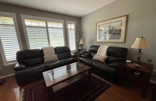 Unwind in Style in this stunning townhome retreat - Foto 36