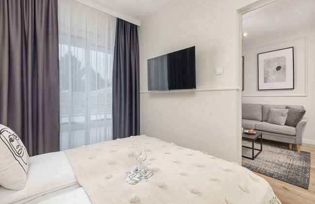 Coast Apartment With Terrace by Renters - Photo 9