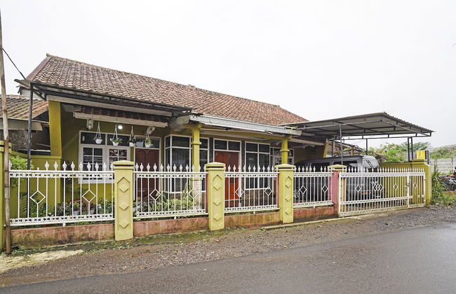 Hotel O Eco Tourism Desa Cipada Bukit Senyum Homestay Syariah - Photo 1