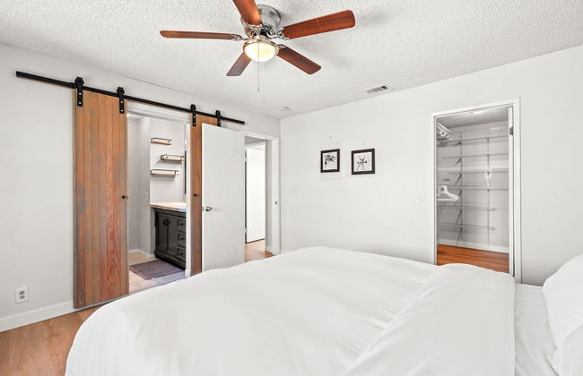 Spacious Family Retreat w Garden Modern Comfort - Photo 50