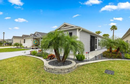 Luxe 2BR in The Villages, Mins to Eastport Town Square With Patio and Kingbed - Foto 14