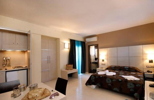 Theros Hotel - Photo 12