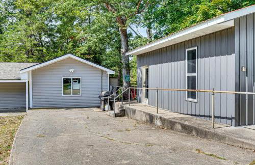 Lake Escape with Hot Tub and Docks in Hope! - Foto 28