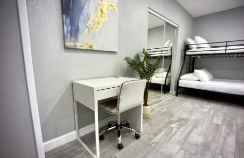 Luxury 4BR Getaway with Heated Pool & Cozy Vibes! - Foto 21