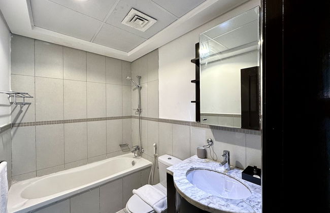 Lux BnB Travo Tower I Private Garden I Lake View - Photo 31