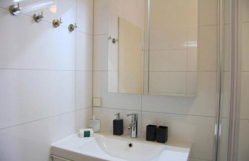 Nollendorf Apartments - 1 separate bedroom and 1 living room with sofa bed in Motzstraße - Foto 29