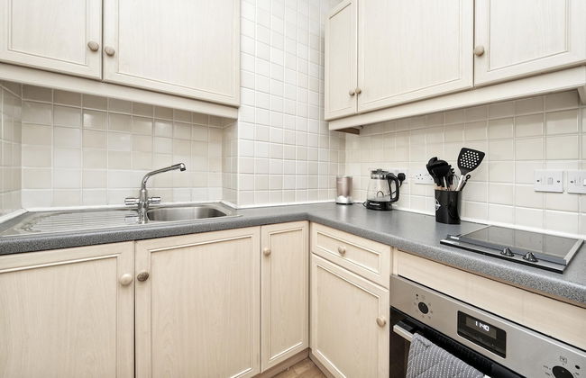 Historic Whitehall Flat in SW1 by Underthedoormat - Foto 9