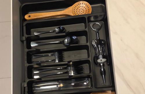 Villa Emma - Modern Bungalow with EV Point, Free Parking & Workspace - Photo 21