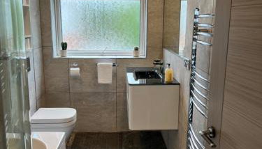 The Premier Living Experience Entire 2-Bedroom Modern Apartment - Foto 3, towels, Shower