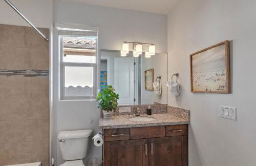 PV 110 Themed Rooms, PS4, Ping Pong, Pack n` Play, Electric Fire Place, Games, and More - Photo 26