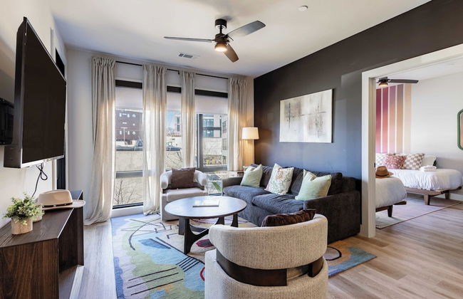 Walkable Midtown Location Modern Amenities, Pool & Gym Anthem by Avantstay - Foto 19