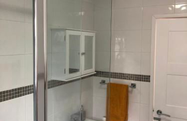 2 bedroom bungalow, 15 minutes to Alton Towers, dog friendly - Foto 6