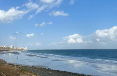 Apartamento amplo perto da Praia da Litorânea - Carmona Temporadas - Foto 23