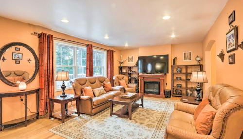 Granby Home with Deck Less Than half Mi to Aldrich Lake! - Foto 4