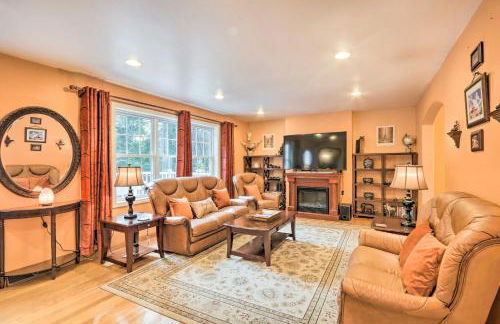 Granby Home with Deck Less Than half Mi to Aldrich Lake! - Foto 4