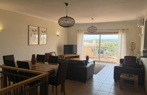 Lovely 3 Bedroom Villa with Pool in Great Location - Foto 26