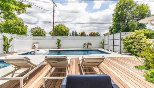 New luxury entertaining house with Pool Spa Sauna Tesla charger Pets - Foto 1, sunbed