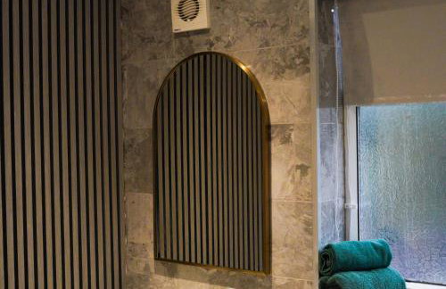 Modern 2-Bed House Free Parking Contractors & Families Friendly Rotherham - Foto 4