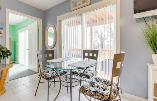 Walk to Eastern Point Beach Apt with Water View! - Foto 8