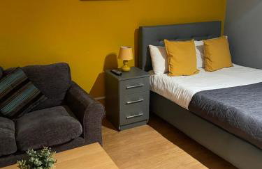 Spacious and Stylish 5 Bed Gem with Private Parking perfect for Large groups and Families - Foto 4