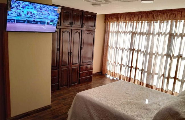 Madre Nuestra - Photo 5