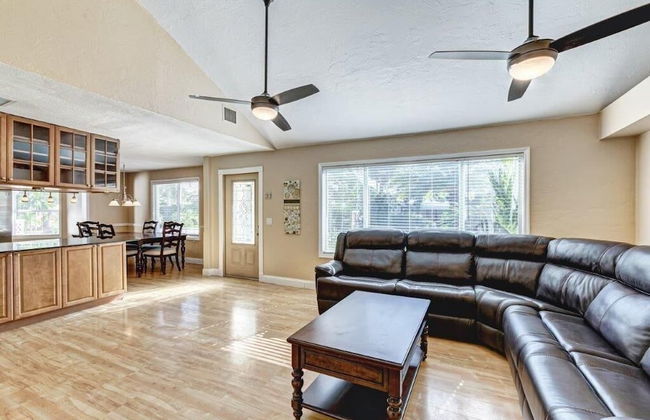 Beautifully Renovated 5 Bedroom with Guest House 5 Home by RedAwning - Foto 35