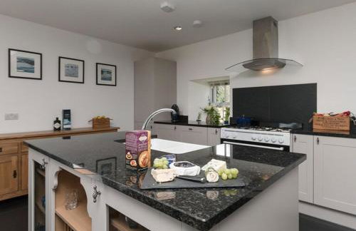 Cot Cottage - Panoramic Views & Hot Tub! - Foto 16