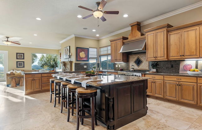 Hilltop Estate w/ Pool, Hot Tub, Fire Pit, Views Cleveland Vista by Avantstay - Foto 19