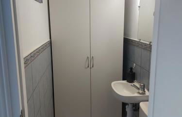 2BR Bungalow with Sunny Private Terrace - Secure Gear Storage - Foto 20