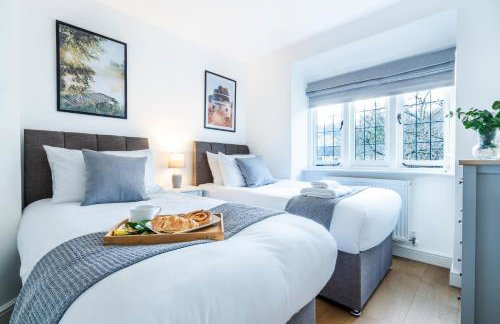 Cozy 3 Bedroom Terrace Cottage in Epsom - Photo 6