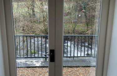 Cosy River Cottage in Brecon with a Fireplace - Photo 31