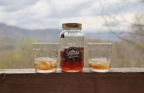 Red Roof-Cozy Cabin with Great Views, Hot Tub and near Bryson City - Foto 6