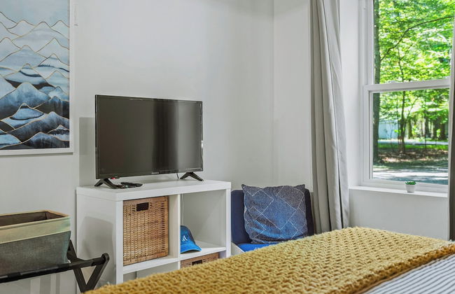 Lake Daze by Avantstay Lakefront w/ Modern Interior, Enclosed Porch & Hot Tub - Foto 34