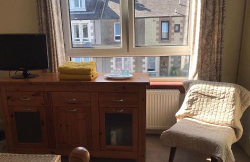 Spacious 2-Level Home by the Beach & Transport - Foto 13