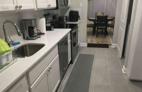 Entire Twnhouse 2bdrms 3Bthrm 2Qbeds 2Levls Fncd Bkyard - Foto 14