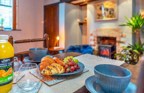 Stay in the Original Home of the Gingerbread Man! - Pass the Keys - Foto 2